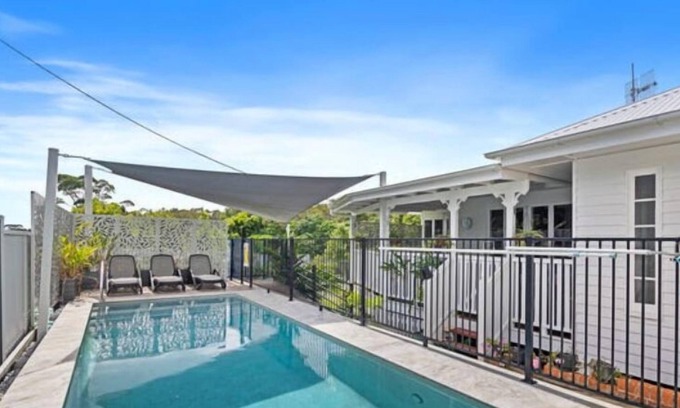 Redland Bay Cottage | Glebe Cottage with swimming pool. Pet friendly with lots of space to run.
