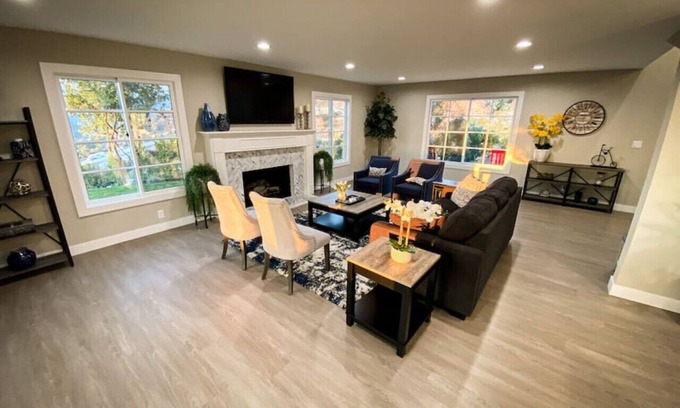 Verdugo Woodlands House | Glendale Hills LUXURY with 360 degree VIEWS!