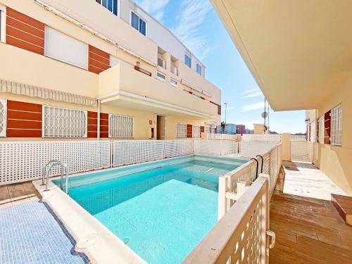Canet de Berenguer Apartment | Global Properties, Practico apartamento con piscina en la playa de Canet