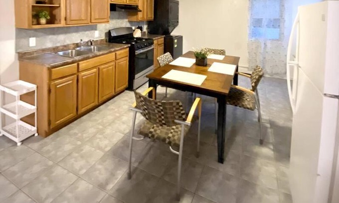 Gloucester Apartment | Glorious Suite near Downtown with washer/dryer