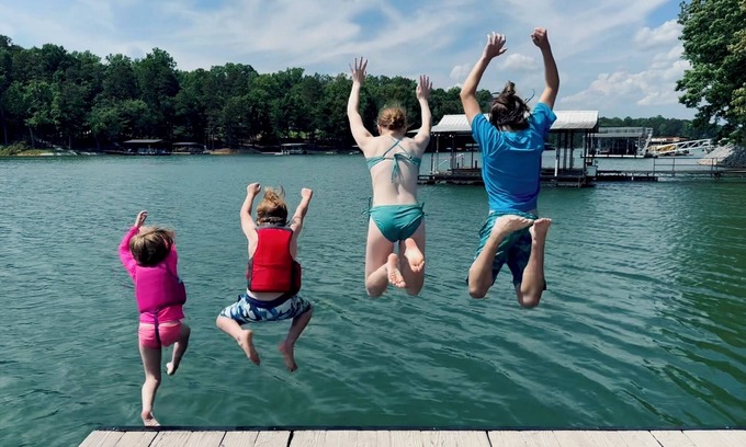 Gumlog House | Go Jump in the Lake! Family friendly retreat with Tesla/EV charger.