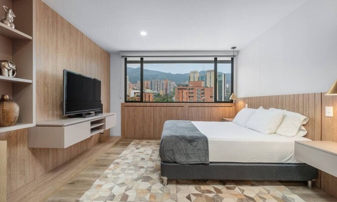 La Aguacatala Apartment | Go Living 1013 · Stylish Loft apt, kitchenette & AC and coworking