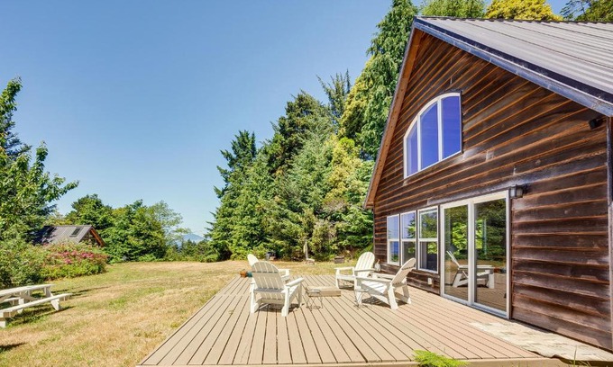 Gold Beach House | Gold Beach Vacation Rental Close to Beaches!