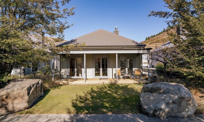 Cardrona House | Gold Rush Chalet - Cardrona Holiday Home