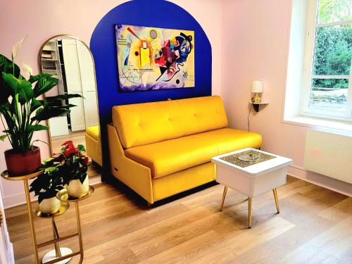 Saint-Germain-en-Laye Apartment | Golden Art Studio