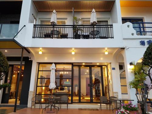 Big Beach Hotel | Golden Bay Holiday Inn
