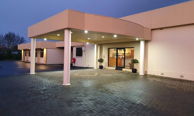 Mount Gambier Hotel | Golden Chain Tower Motor Inn
