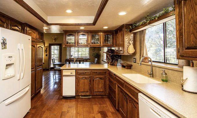 Kernville Cabin | Golden Deer Cabin: 3-Story Cozy Lodge, Game Room, Fire Pit, Mountain View, River
