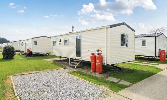 Hayling Island Cottage | GOLDEN DUNE - HAYLING ISLAND in Hayling Island Holiday Park