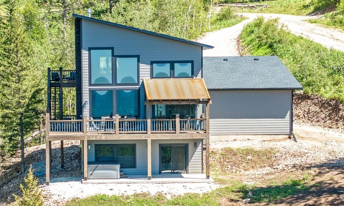 Lead Cabin | Golden Eagle`s Nest - Private! Amazing views!