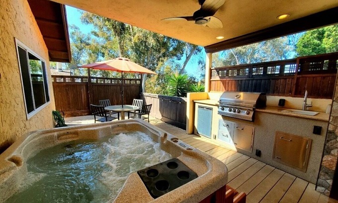 Golden Hill Apartment | Golden Hill 2 bedroom with Hot Tub and Outdoor Shower! Stay for 30 days!
