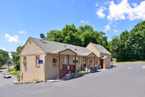 Danbury Hotel | Golden Hill Inn-Danbury