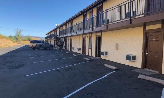 Tehachapi Hotel | Golden Hills Motel