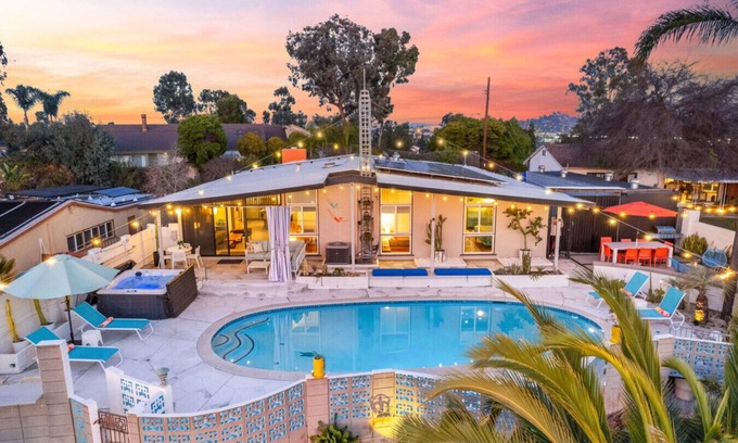 Lincoln Acres House | Golden Hour Bliss: Pool, Hot Tub & Firepit