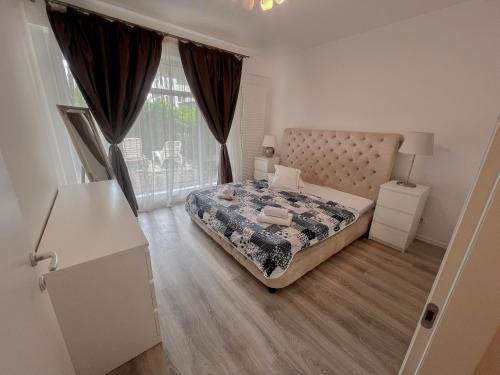 Sector 2 Apartment | Golden Lake Escape