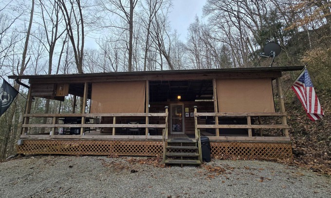 South Bloomingville Cottage | Golden Oak Cottage Hocking Hills