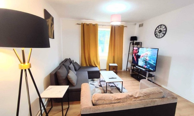 North Shields Apartment | Golden Palace Free Parking