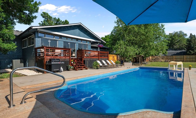 Golden House | Golden Ranch with Private Heated Pool, Sunroom and Firepit. Conveniently located