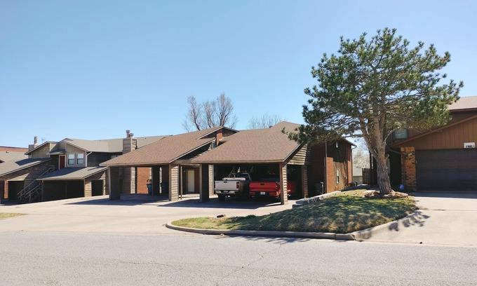 Lawton Apartment | Golden Sunflower's Apartment D1,2 gates away from the base.