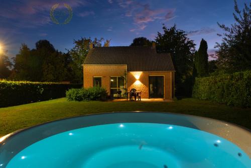 Ewijk House | Goldenescape 6P Vrijstaand Huis met royale tuin en Hottub
