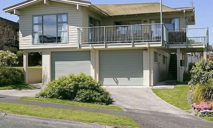 Richmond Heights House | Golders Heights - Taupo Holiday Home