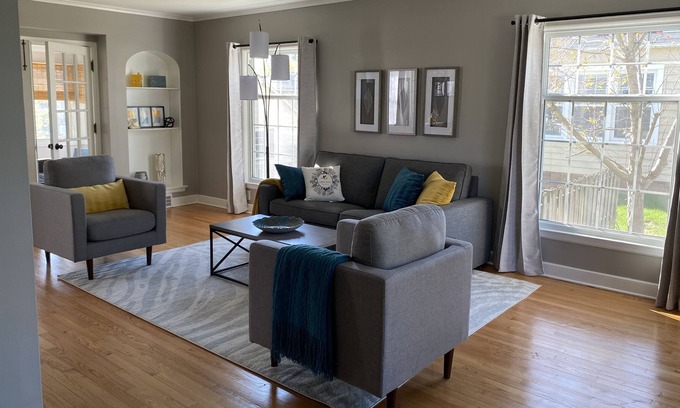 Cedar Rapids House | Goldfinch Getaway near Med Q and Coe College