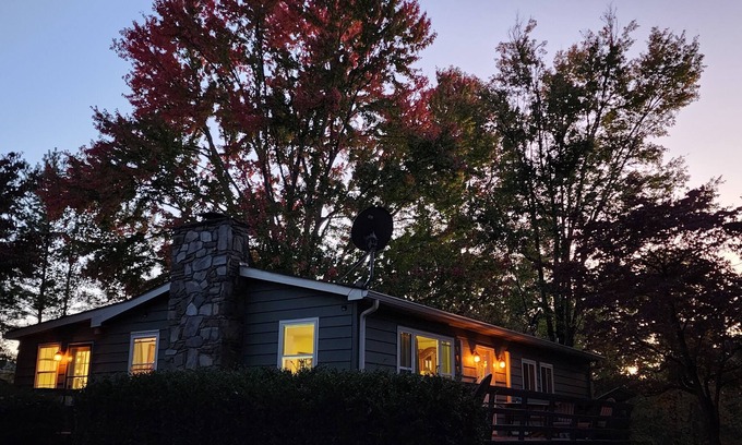 Qualla Cabin | *Goldilocks* Bear-A-Dice CABINS Hot tub firepit BBQ hiking trails near Cassino