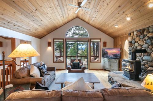 Truckee House | Goldmine - Luxury Northstar 4BR- Shuttle to Slopes- Gym Access- Pet Friendly