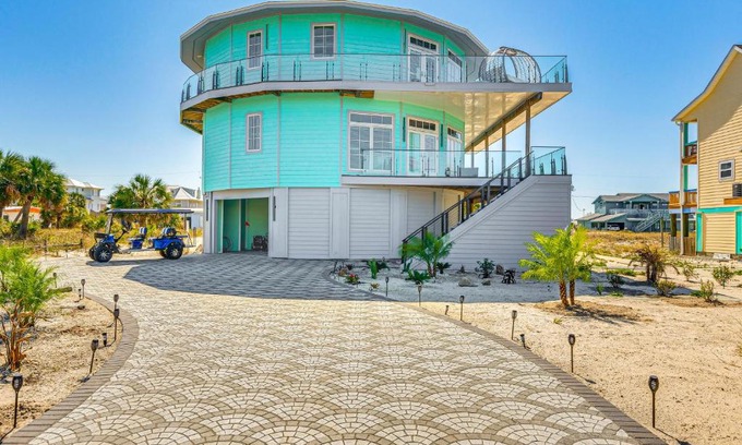 Villa Primera House | Golf Cart and Elevator Retreat 1 Block to Beach