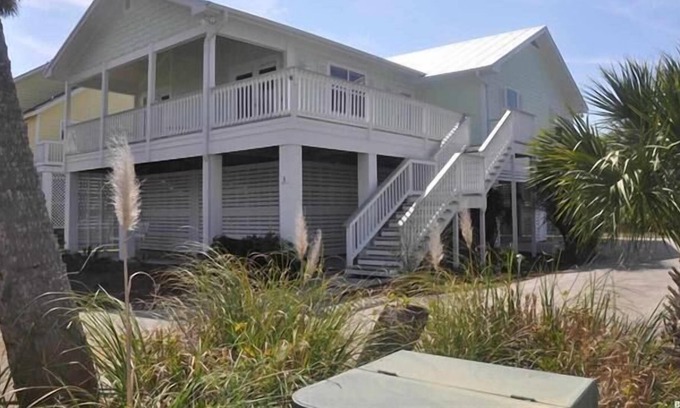Beachwalk House | Golf Cart included!!! Steps to the Beach