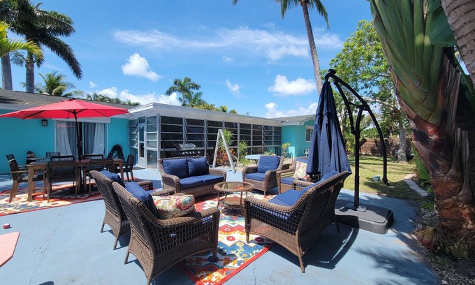 Fort Pierce House | GOLF CART/Jacuzzi/Boaters/SURF/Walk to BEACH & BARS on Hutchinson island