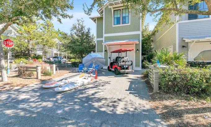 Forest District House | 🏖 GOLF CART ☀ PRIVATE BEACH 9 POOLS Luxurious WaterColor Cottage!