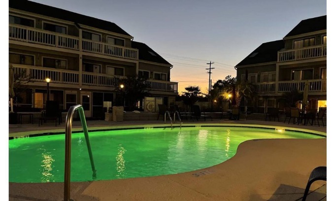 Little River Condo | Golf Colony Resort condo near Myrtle Beach