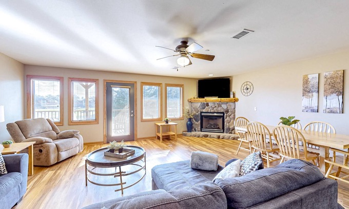 Arkdale Condo | Golf course-front condo with pool, hot tub, dock, tennis, golf, & private beach