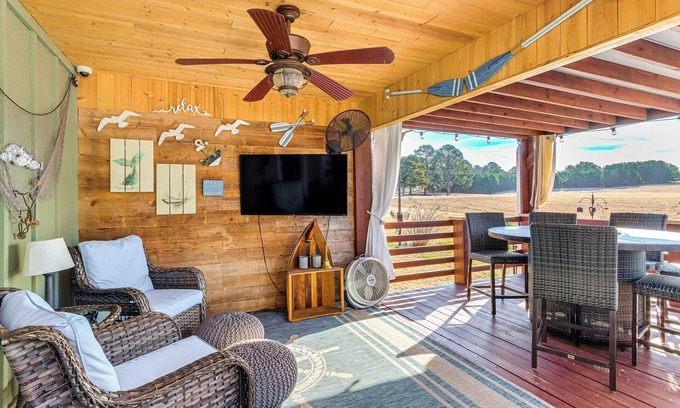 Chatsworth House | Golf Course Getaway w/Private Pool in Chatsworth!