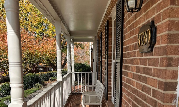 Greensboro House | Golf Course Getaway by PTI Airport