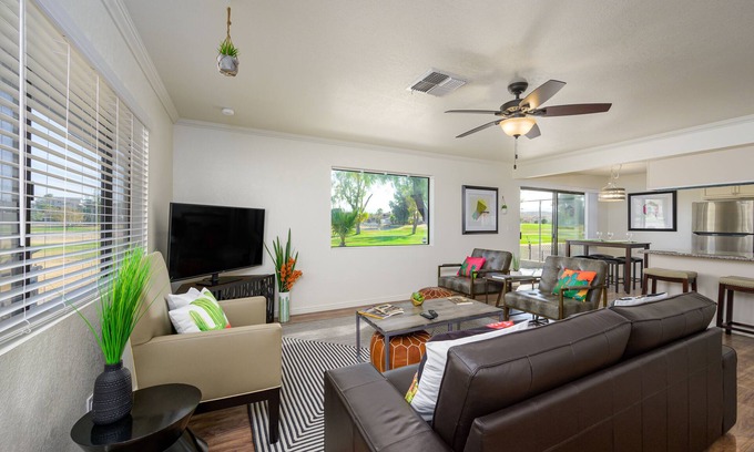 Bullhead City House | Golf course, modern 3 bdr home, King bed, longer stays welcome