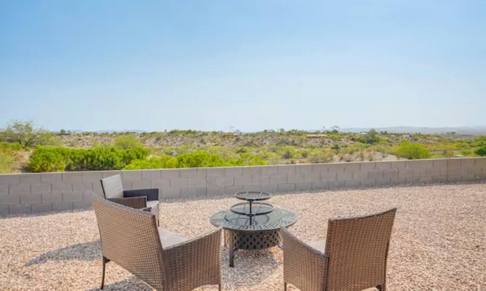 Wickenburg House | Golf Course, Mountain Views & Warm Amber Lights Desert Oasis
