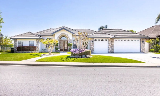 Eagle Ranch House | Golf Course View Home with Dual AC and SPA