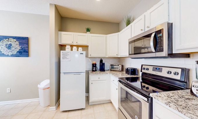 Red Hill House | Golf course-view townhouse with hot tub, outdoor pool, golf, balcony, W/D, & AC