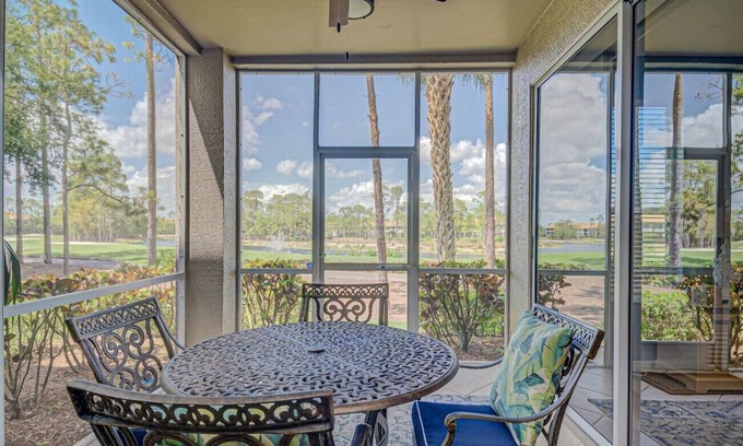 Rural Estates Villa | GOLF ENTHUSIASTS? PRESTIGIOUS VANDERBILT COUNTRY CLUB, 2 BED-2 BATH + DEN HOME