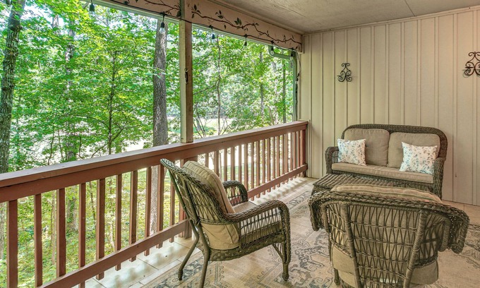 Hot Springs Village House | Golf Getaway w/9 Courses + Walk to Lake DeSoto