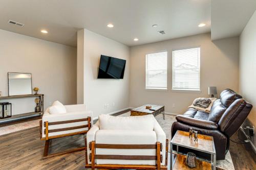 Dupont House | Golf, Hike and Explore Family Retreat in Denver