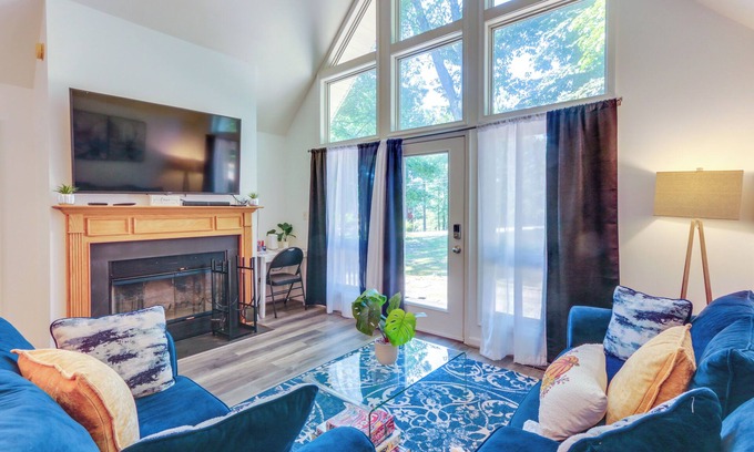 The Woods House | Golf + Hike: Home w/Resort Perks in Hedgesville