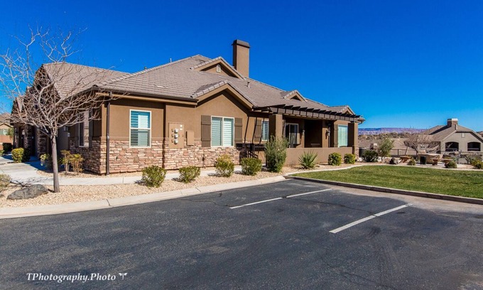 Washington House | Golf, Swim, Zion National Park, ATV/Razor Dunes & Trails, Clean Air & Blue Skies