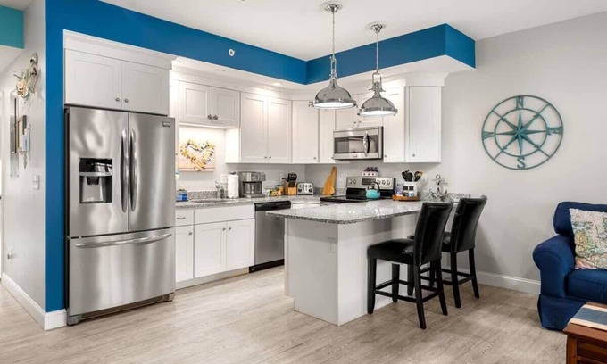 Hampton Condo | Gone Coastal | 1 Block to Beach & Boardwalk | AC