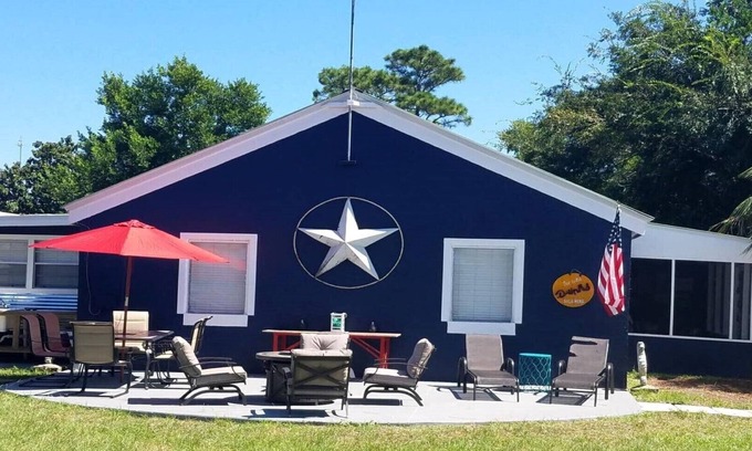 Lanark Village Condo | Gone Fishing/Coastal Cottage