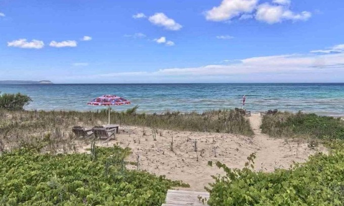 Lake Leelanau House | Good Harbor Beach Lake Michigan Sunset Special