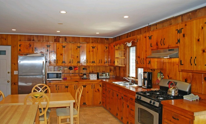 West Tisbury House | Good Place for Couples ,Solo Adventures,Business Travelers