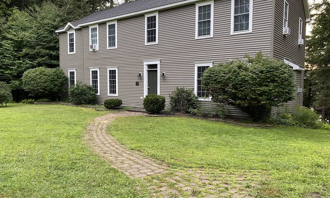 Milford House | Good year lake getaway! Hottub, on water, sleeps11! Oneonta Cooperstown Close!